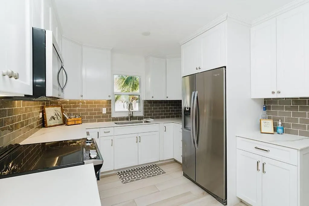 Seven Mile Beach Luxury 3Br Condo- Best Rates! George Town Cayman Islands