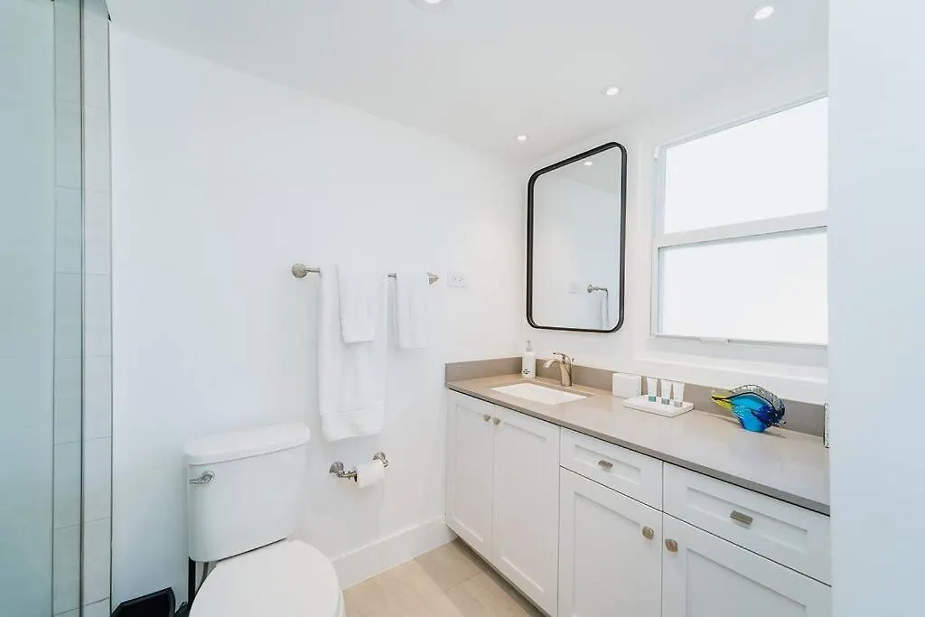 Seven Mile Beach Luxury 3Br Condo- Best Rates! George Town