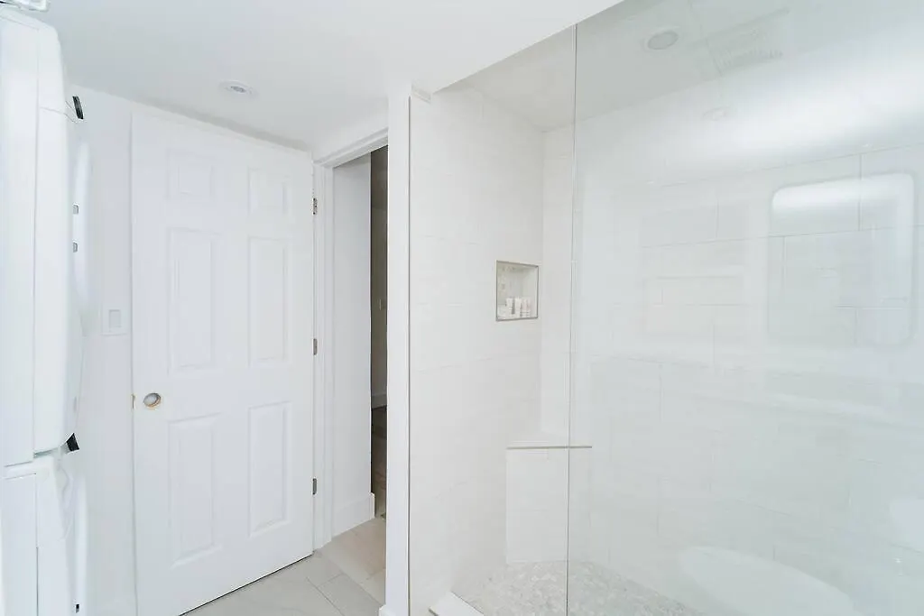 Apartment Seven Mile Beach Luxury 3Br Condo- Best Rates! George Town