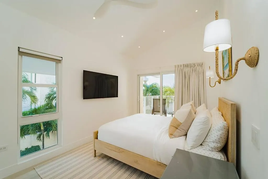 Apartment Seven Mile Beach Luxury 3Br Condo- Best Rates! George Town