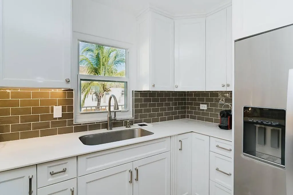 Seven Mile Beach Luxury 3Br Condo- Best Rates! George Town Apartment